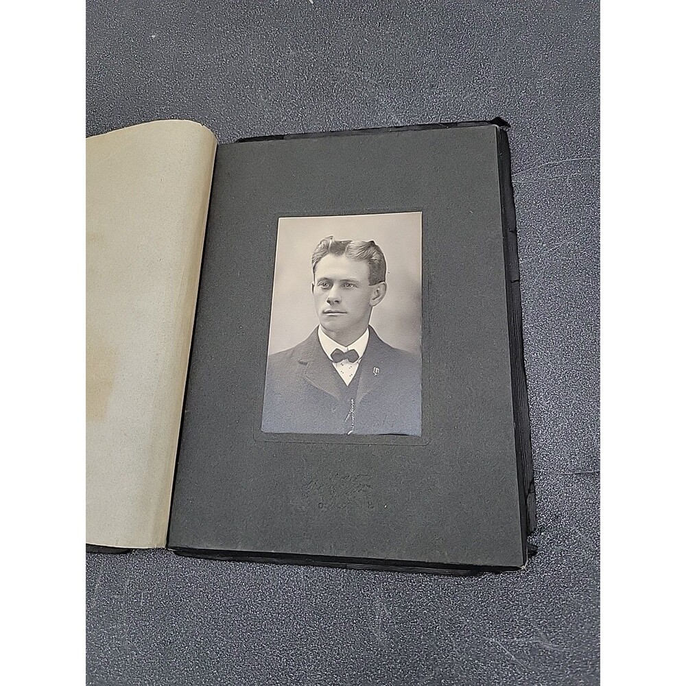 YOUNG MAN WITH EARNEST EXPRESSION, WAVY HAIR. CIRCA 1900. Concord NH Blonde